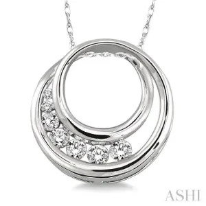 1/4 Ctw Diamond Journey Circle Pendant in 14K White Gold with Chain