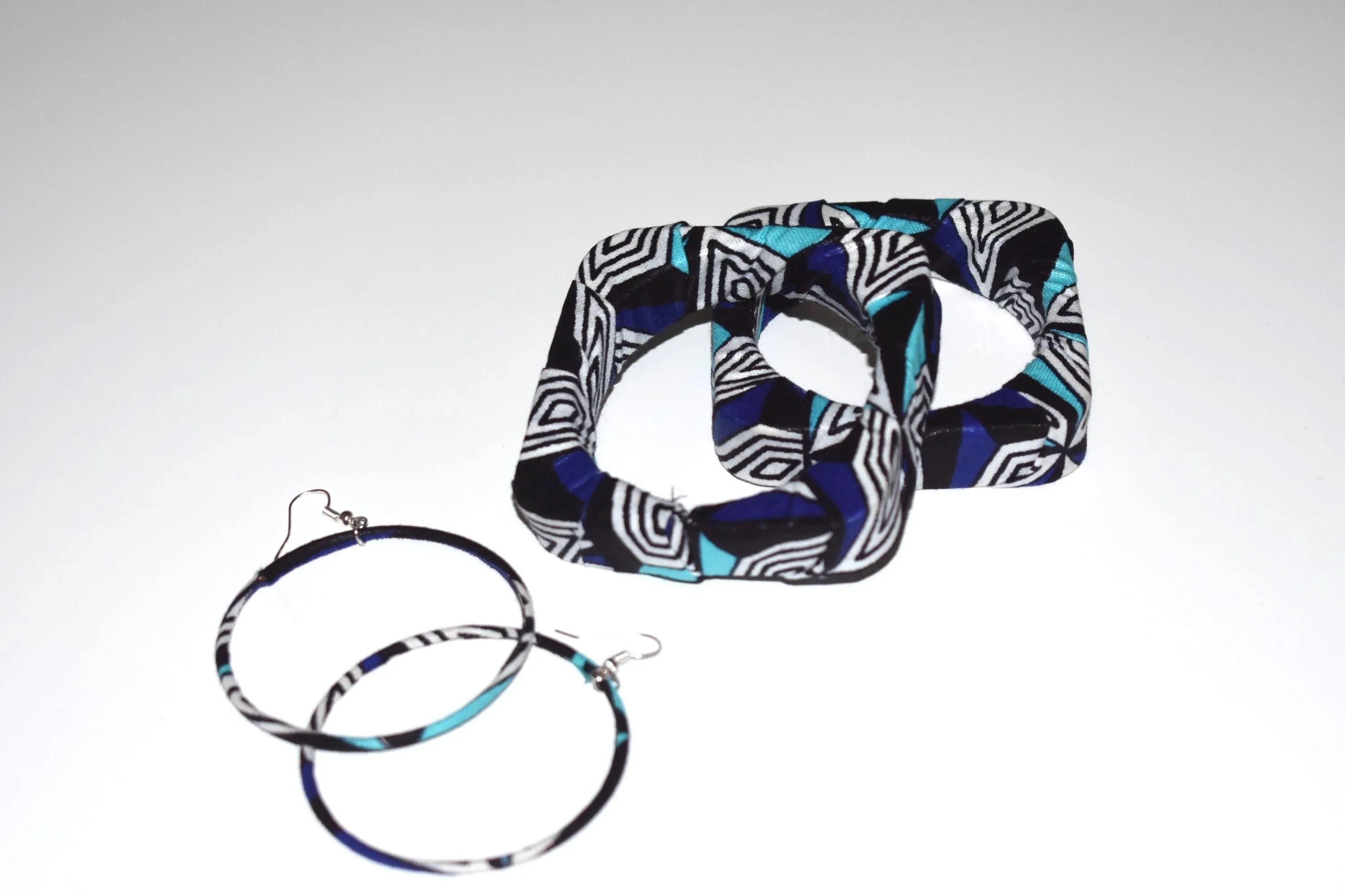 African Bracelet and Earrings Set White/Black/Dark and Light Blue