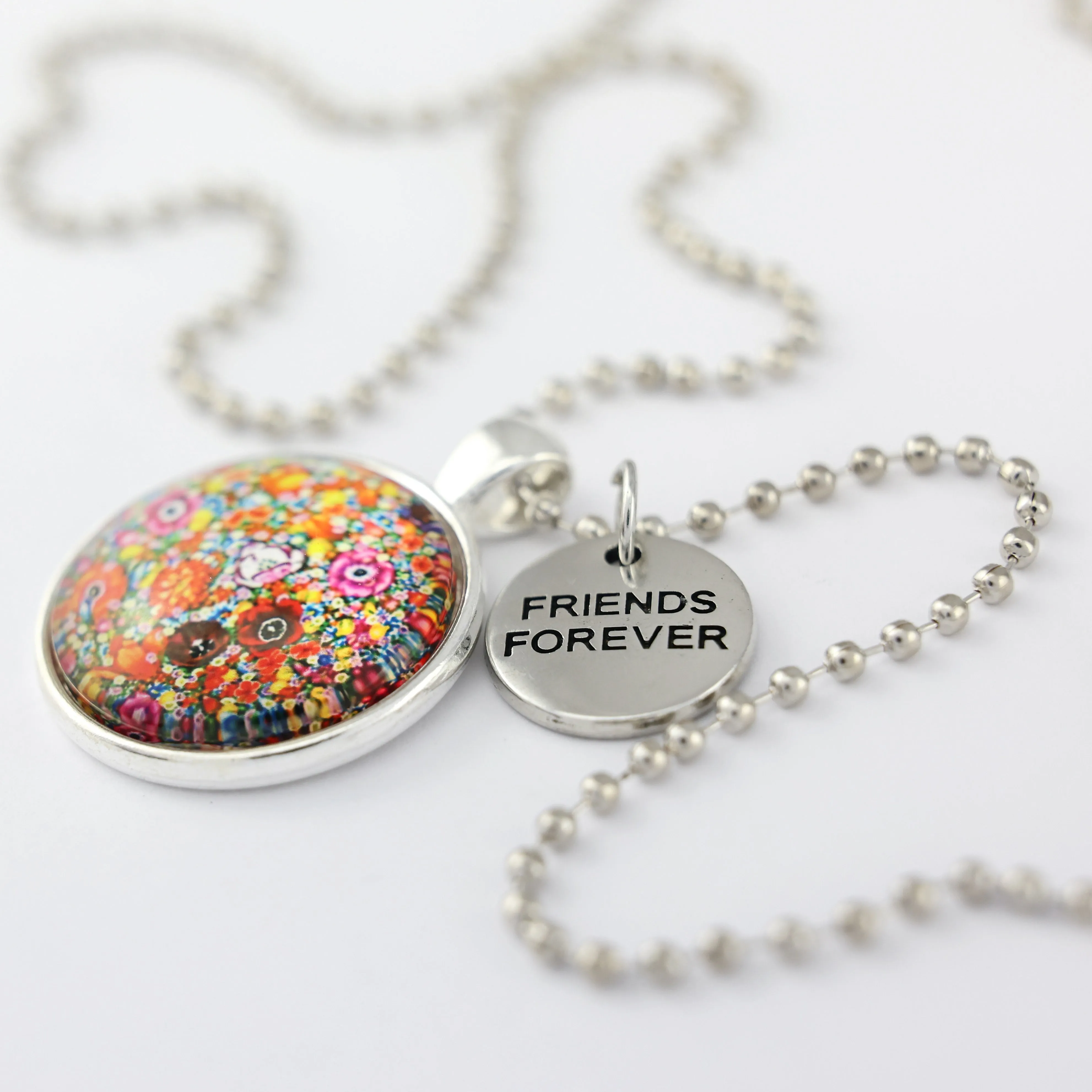 FLORAL WONDERS - Vintage Silver 'FRIENDS FOREVER' Necklace - Flower Patch (10813)