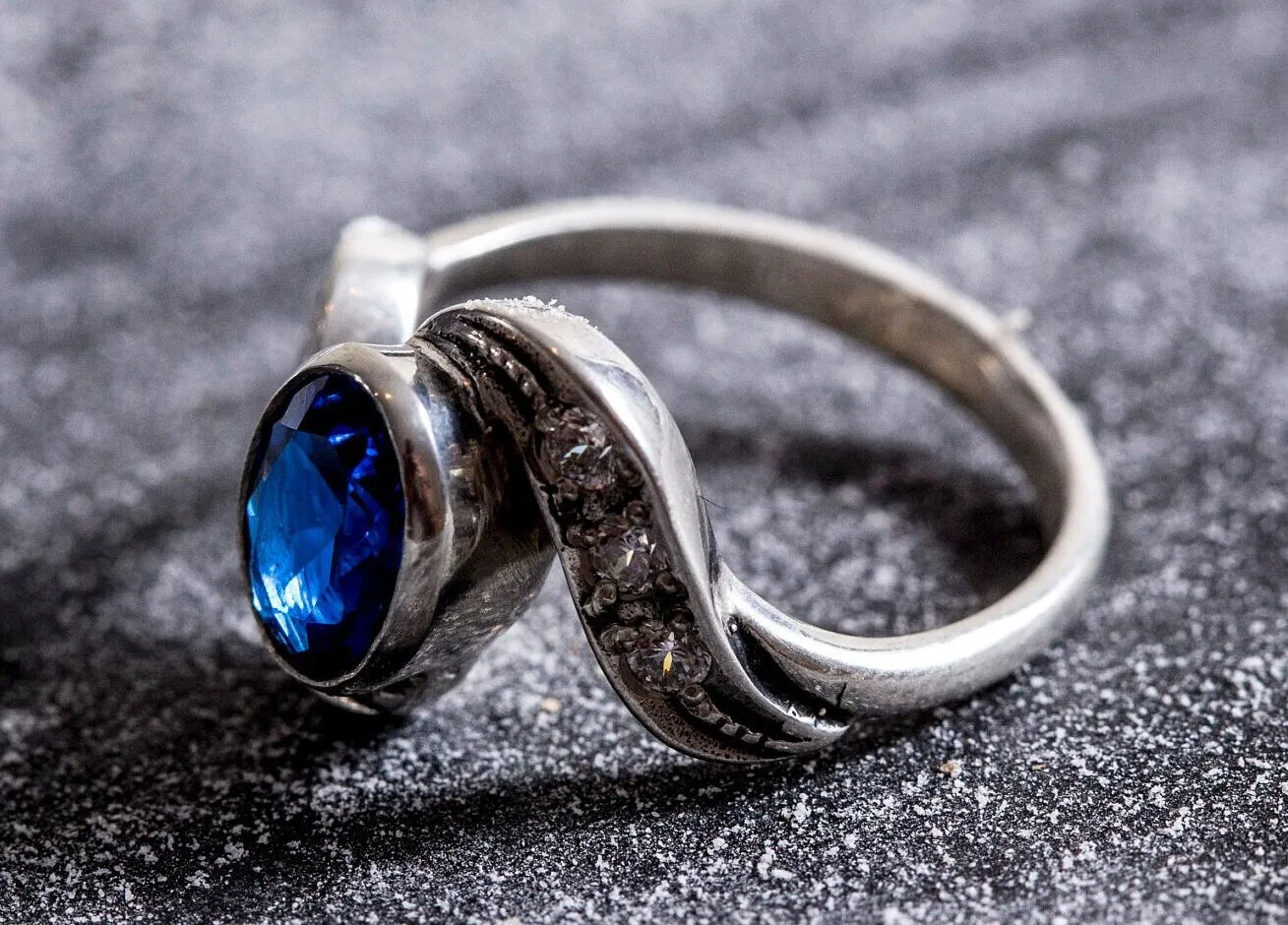 Sapphire Promise Ring - Curvy Blue Ring - Unique Vintage Ring