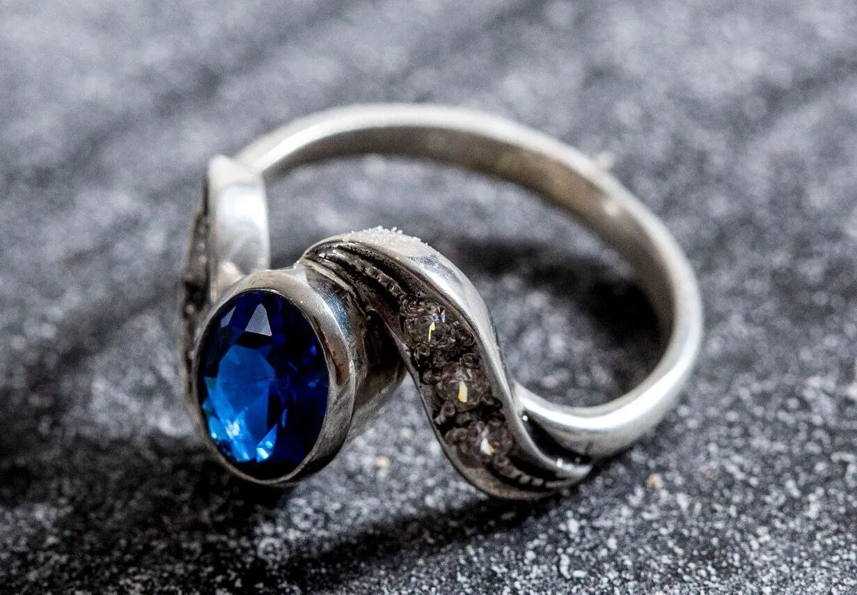 Sapphire Promise Ring - Curvy Blue Ring - Unique Vintage Ring