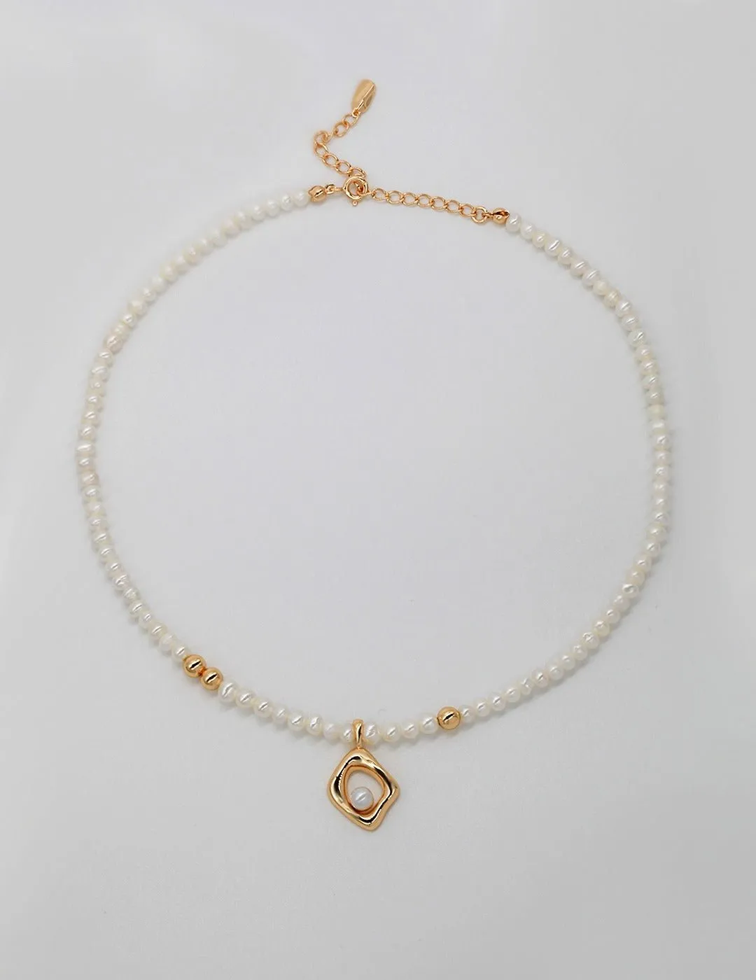 Three-dimensional Square Pendant Pearl Necklace