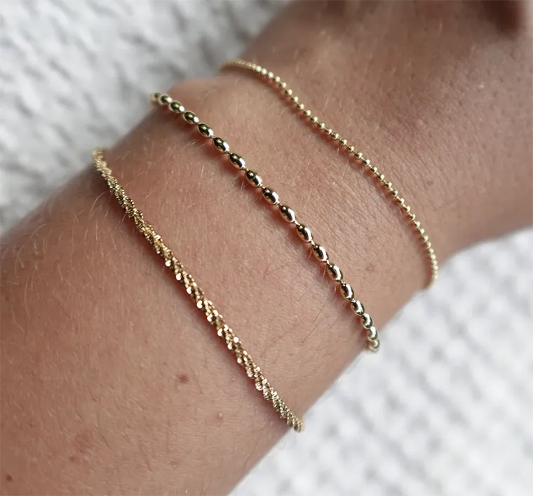 Vibes | Twisted Sleek Clasp Bracelet | 18K Gold-Plated